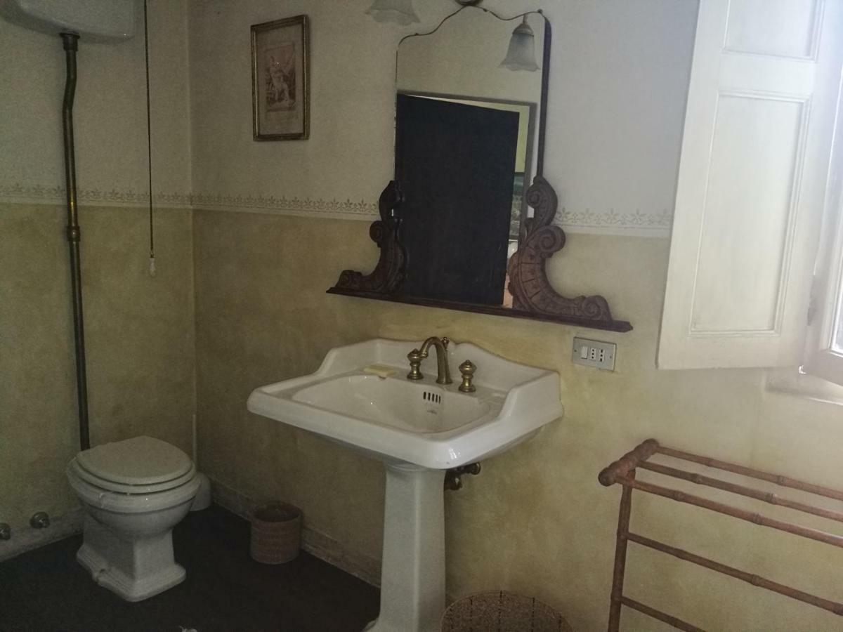 Antica Cascina Del Medico Hotel Muzzano Bagian luar foto